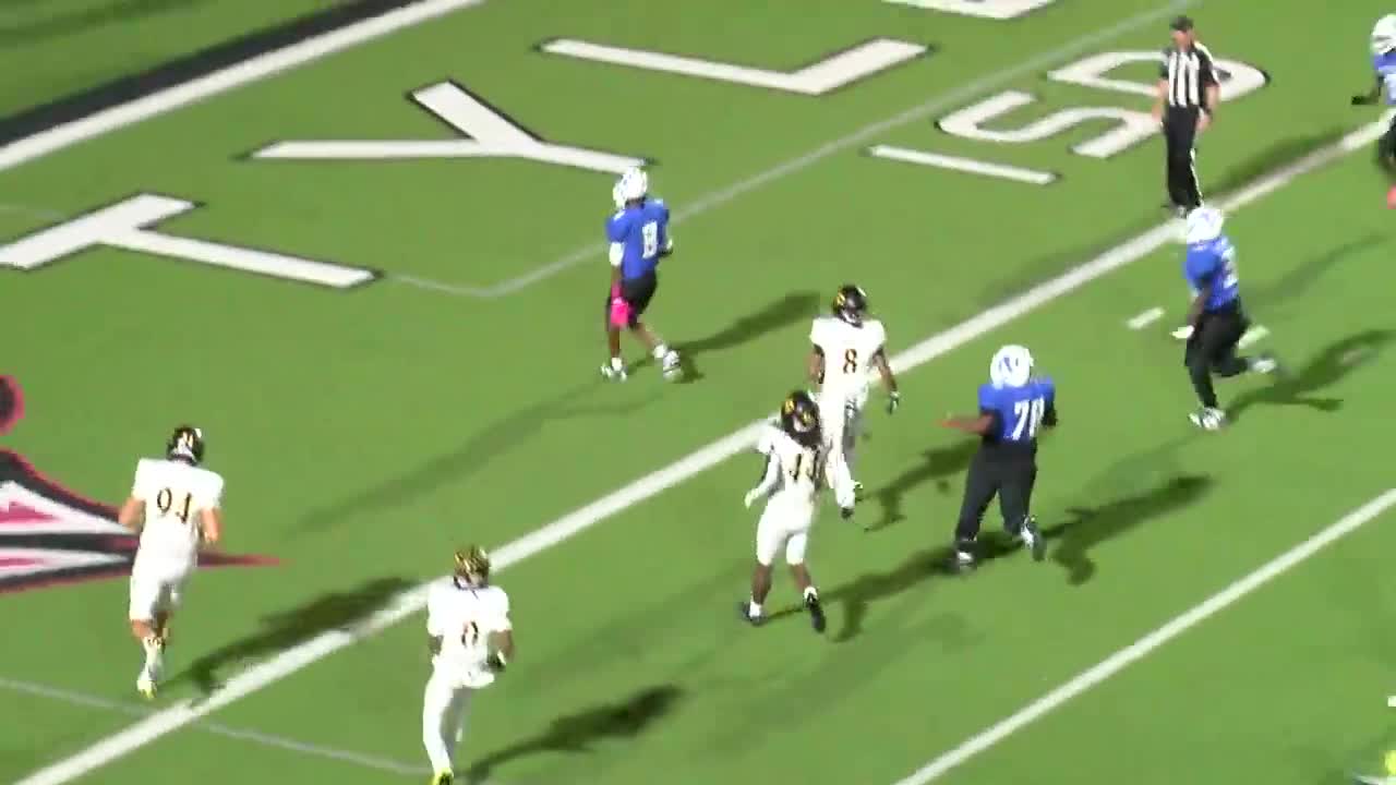 Kayden Walker Scores On Late Second-Quarter Screen Pass