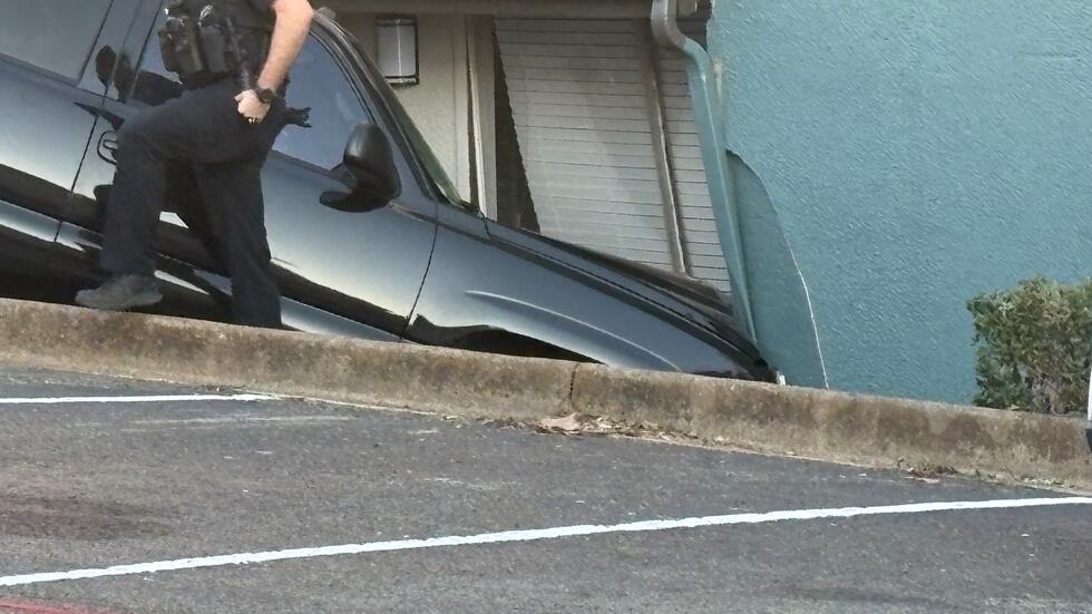 Pickup into Tyler apartment building