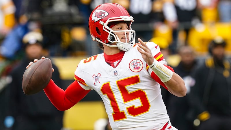Whitehouse Wildcat Patrick Mahomes tosses 3 touchdowns, Kansas City Chiefs lock up number one seed