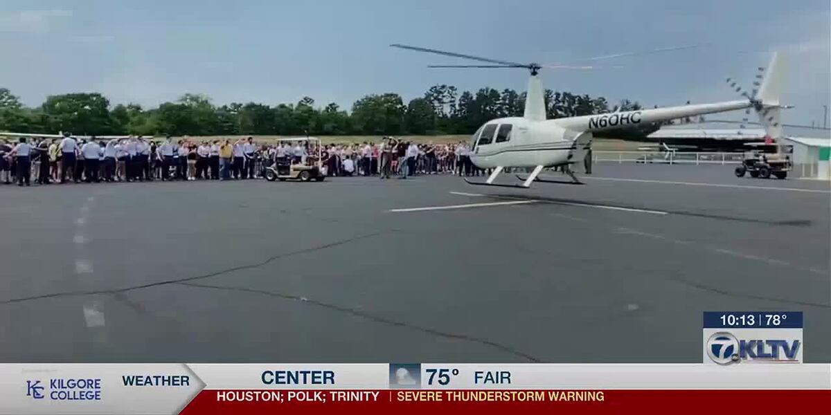 Pilot recreates WWII candy drop flights for Gilmer ISD students Pilot recreates WWII candy drop flights for Gilmer ISD students