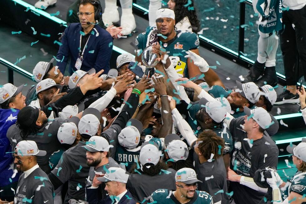 BREAKING NEWS: Adam Schefter speaks out about the Eagles, but the message behind it leaves fans wondering: “Let me introduce you to a team that I think…will be the defending champion Philadelphia Eagles." - T